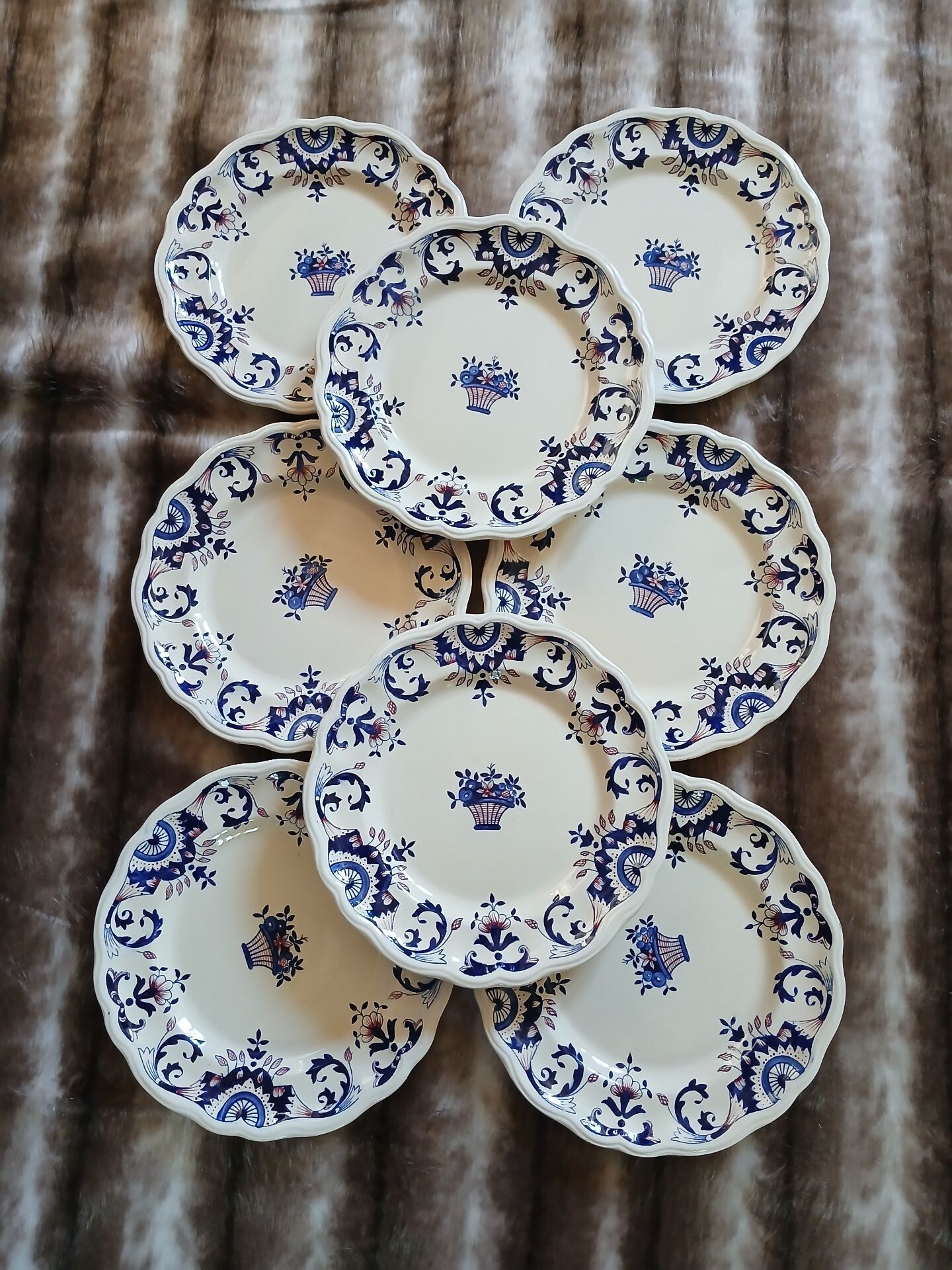 8 flat plates in Longchamp ironstone