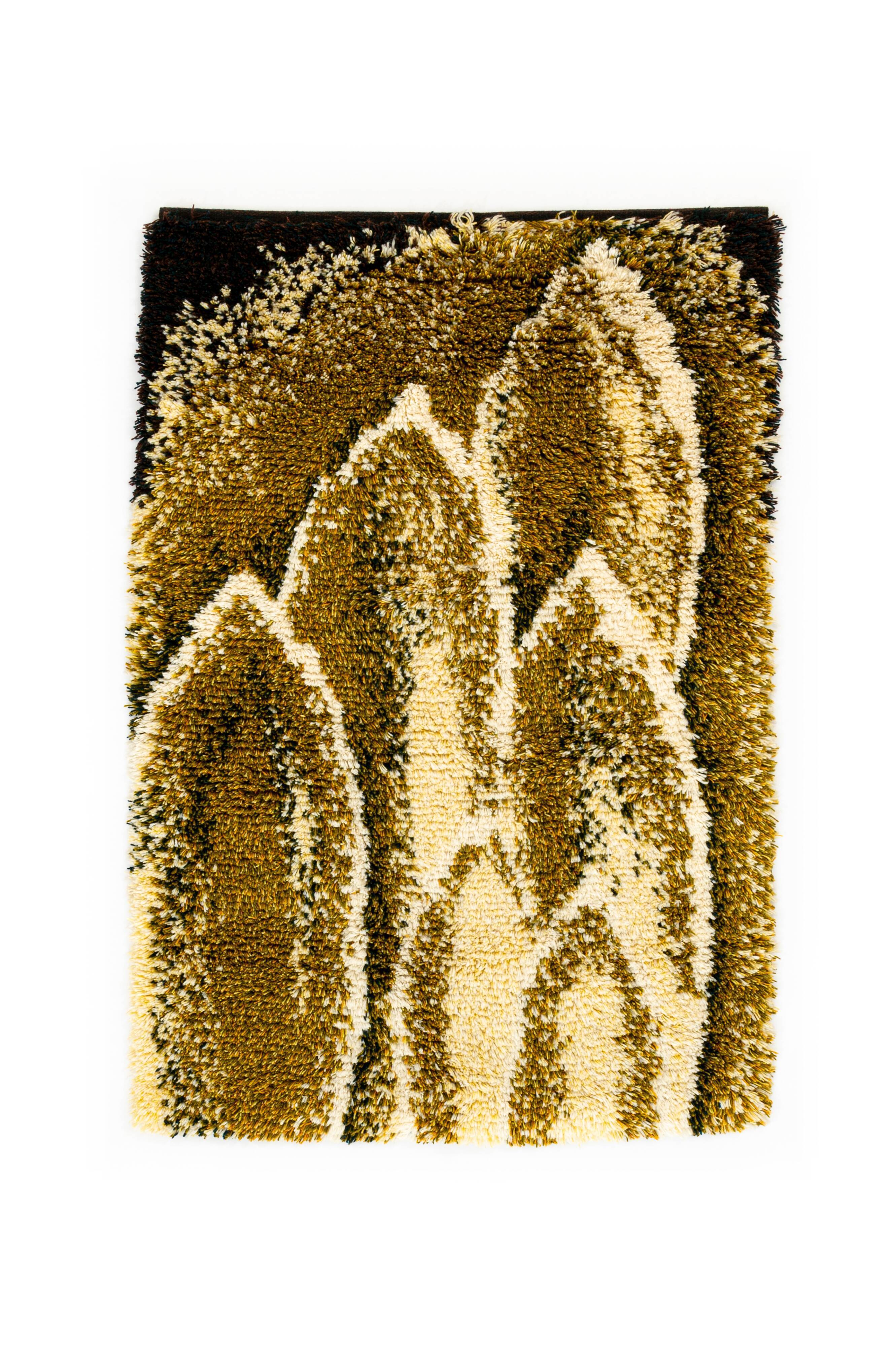 Scandinavian 20th century modern long pile rug, 160 x 110 cm (63 x 43 in)