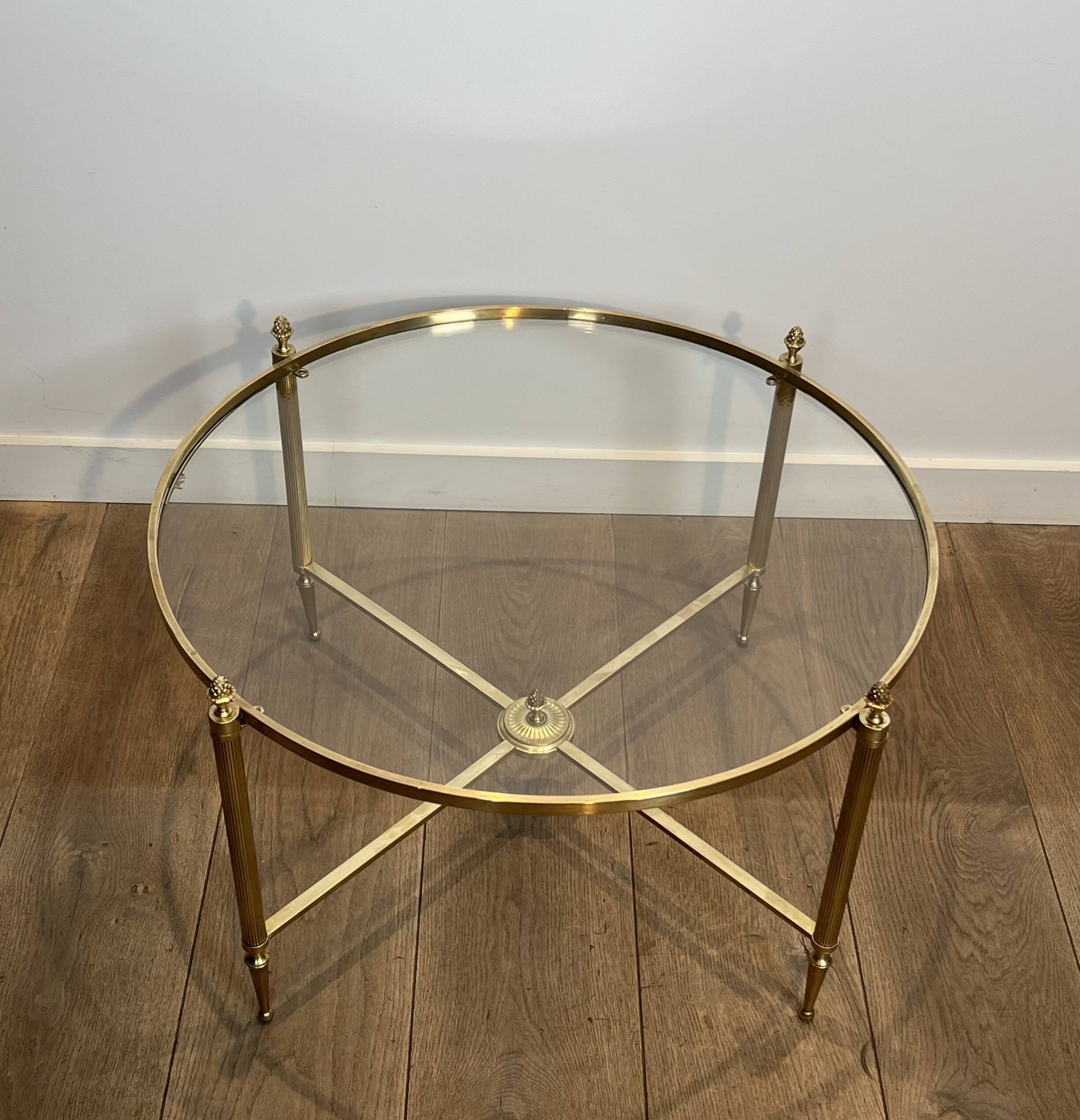 Neoclassical Round Coffee Table in Brass with Fluted Supports and Floral Motifs