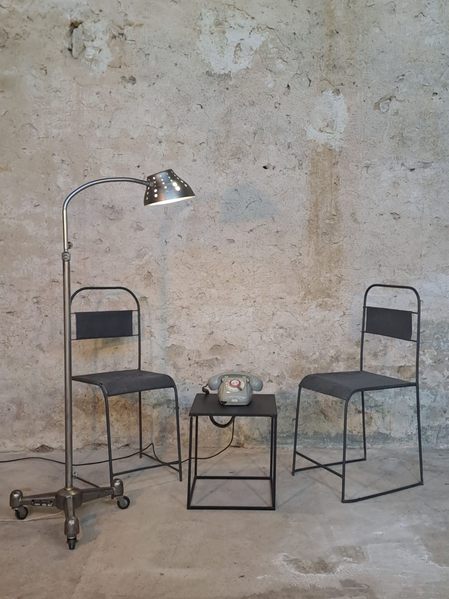 Lampadaire tripode industriel IDEAL Atomlux,  France 1950