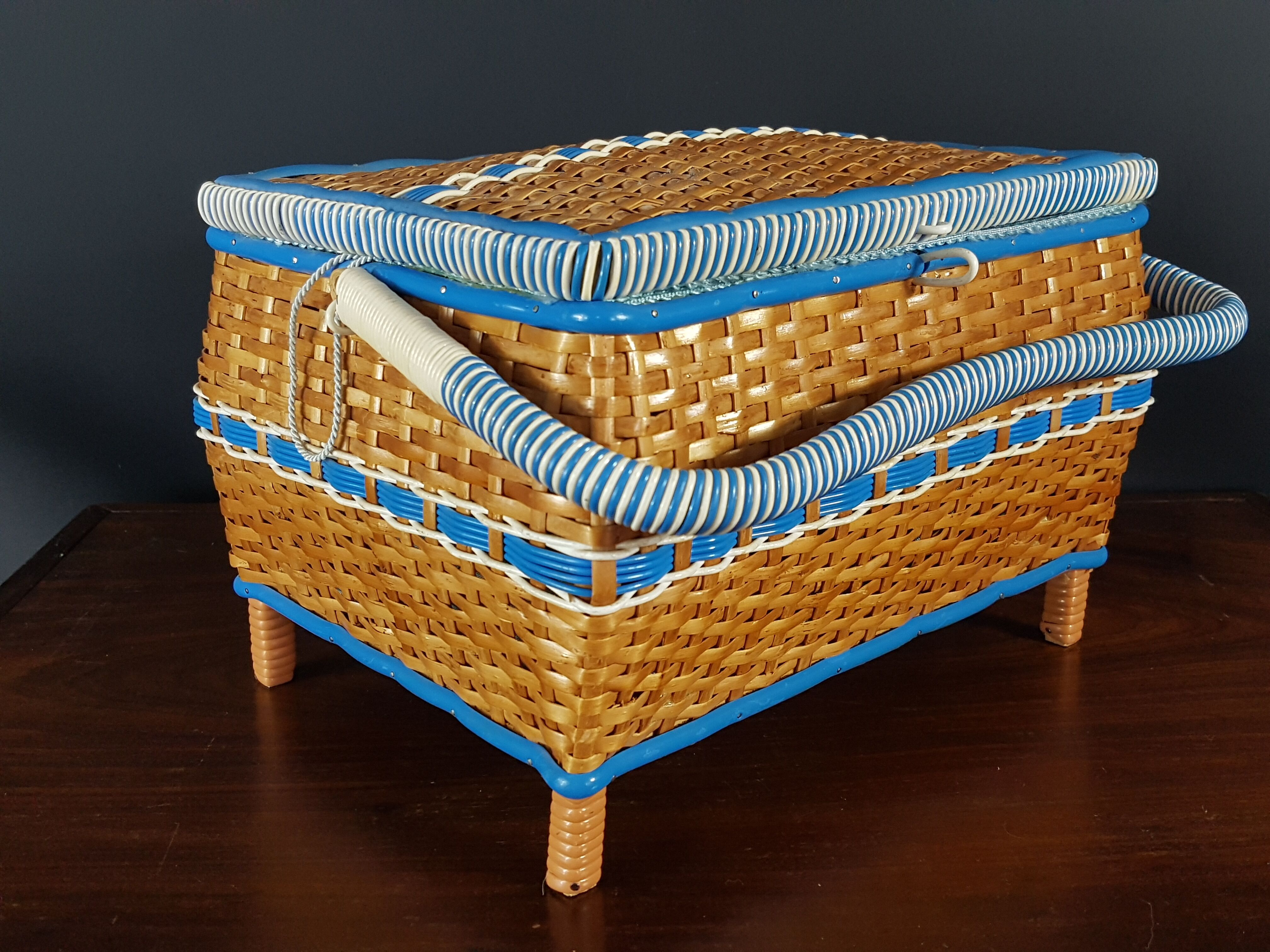 Vintage wicker sewing box 60