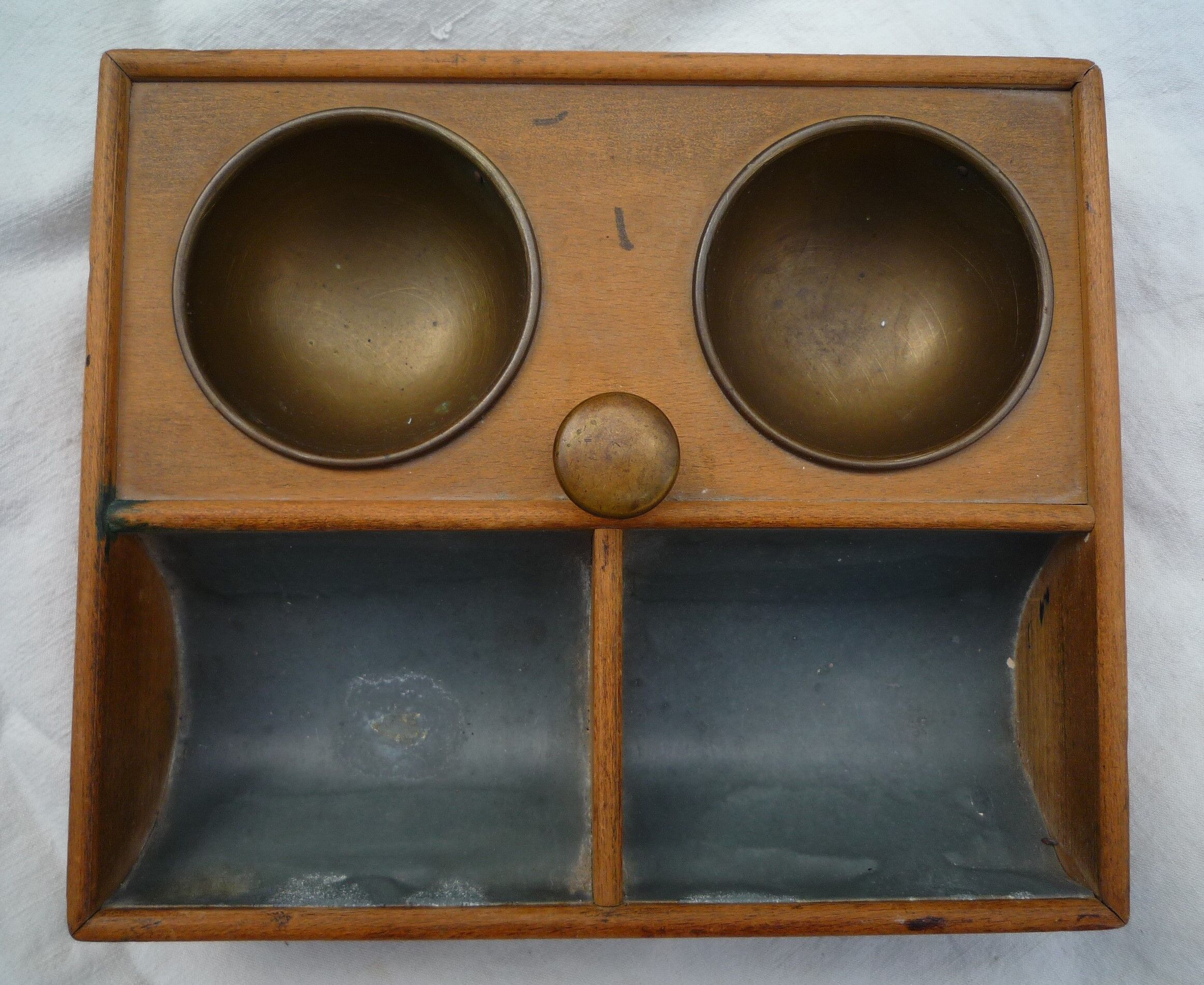 Former counter, wood and metal mint