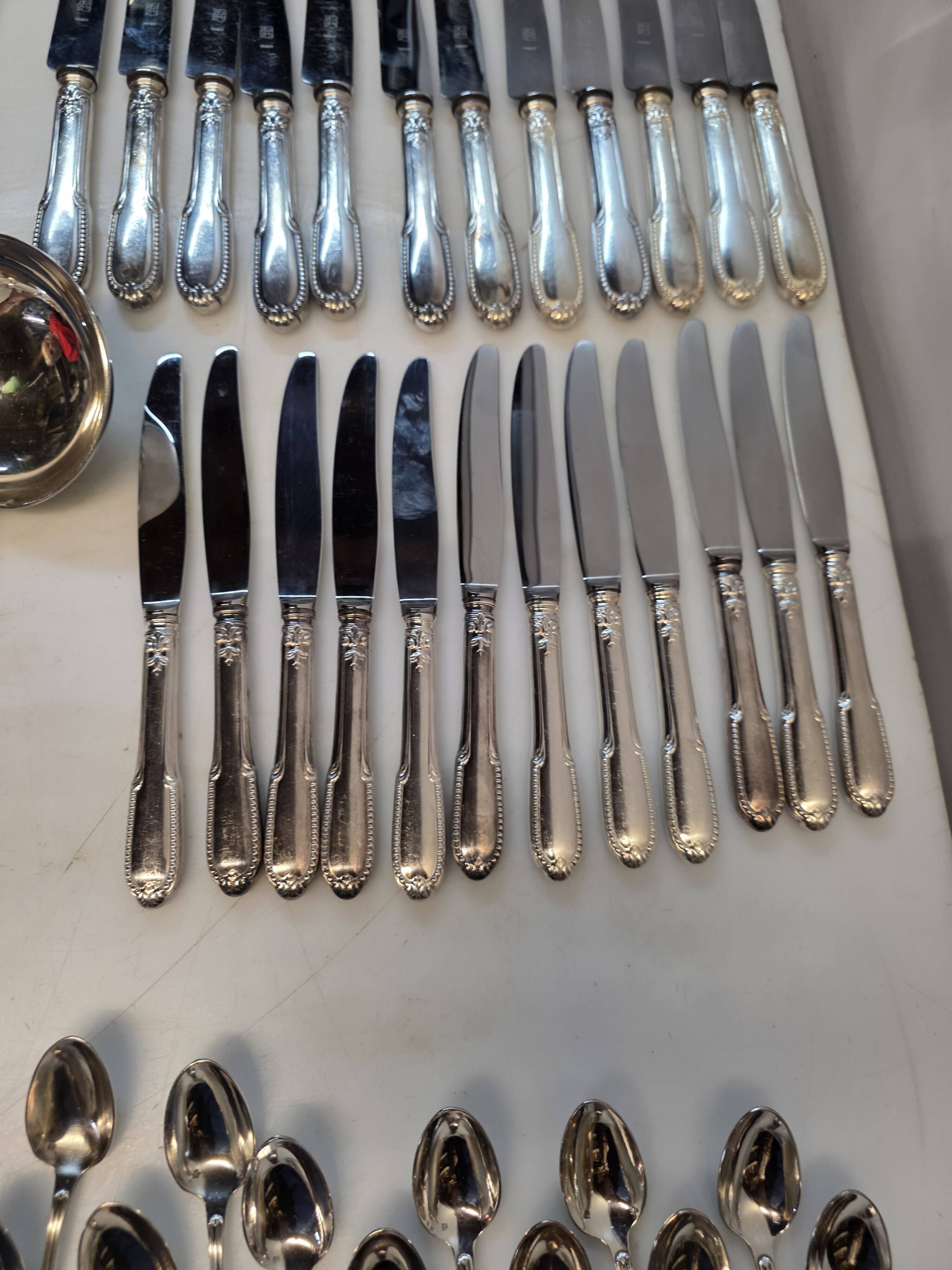 Ménagère 72 pièces en métal argenté 100  Saint-Médard, avec coffret