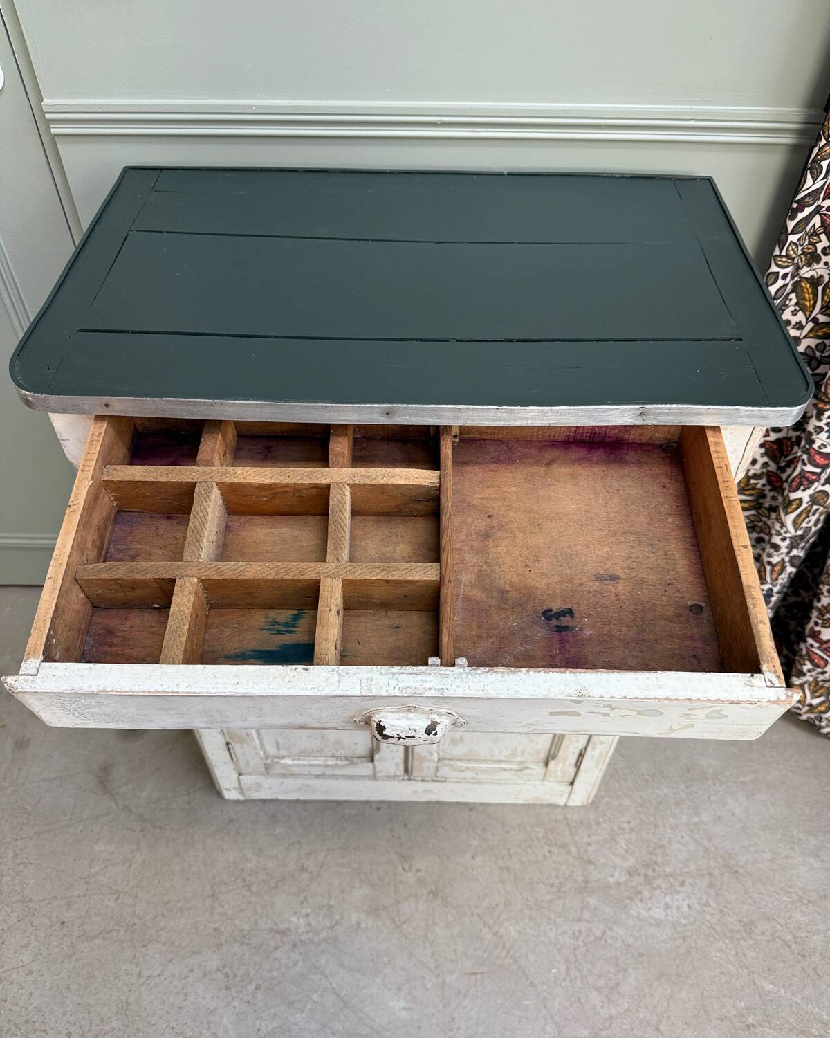 Small Parisian buffet with white patina (renovated)