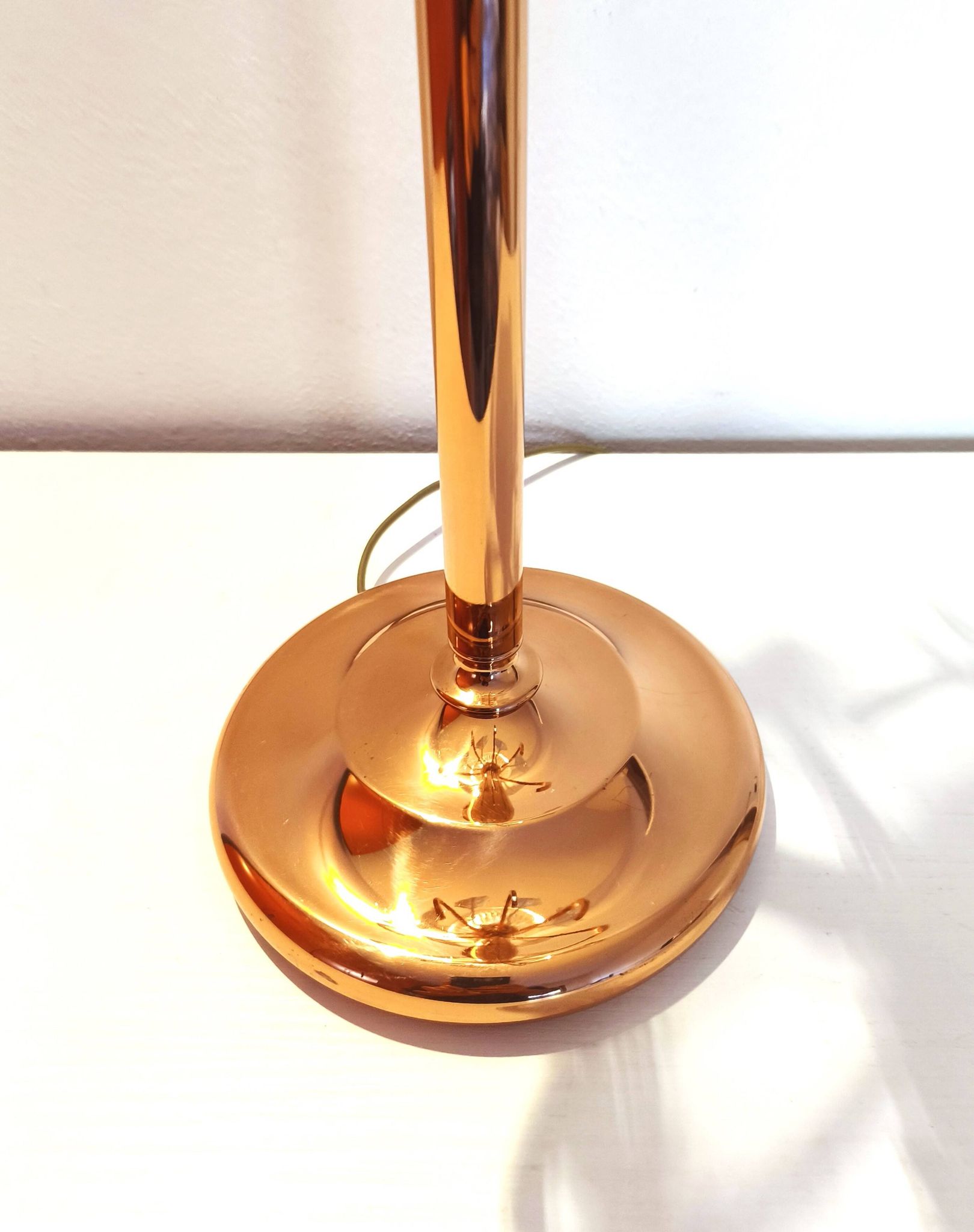 Lampe italienne en métal cuivré et verre cristal, style Hollywood Regency