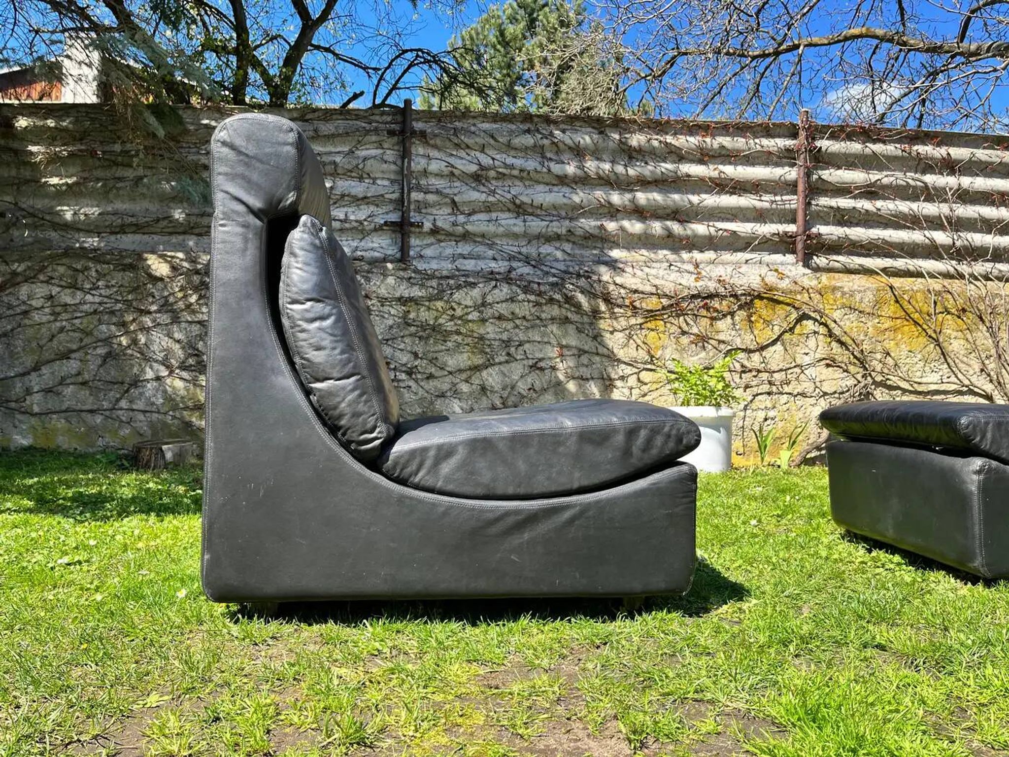 Pair of two black leather modular sofa chairs by Walter Knoll, Germany, 1970s