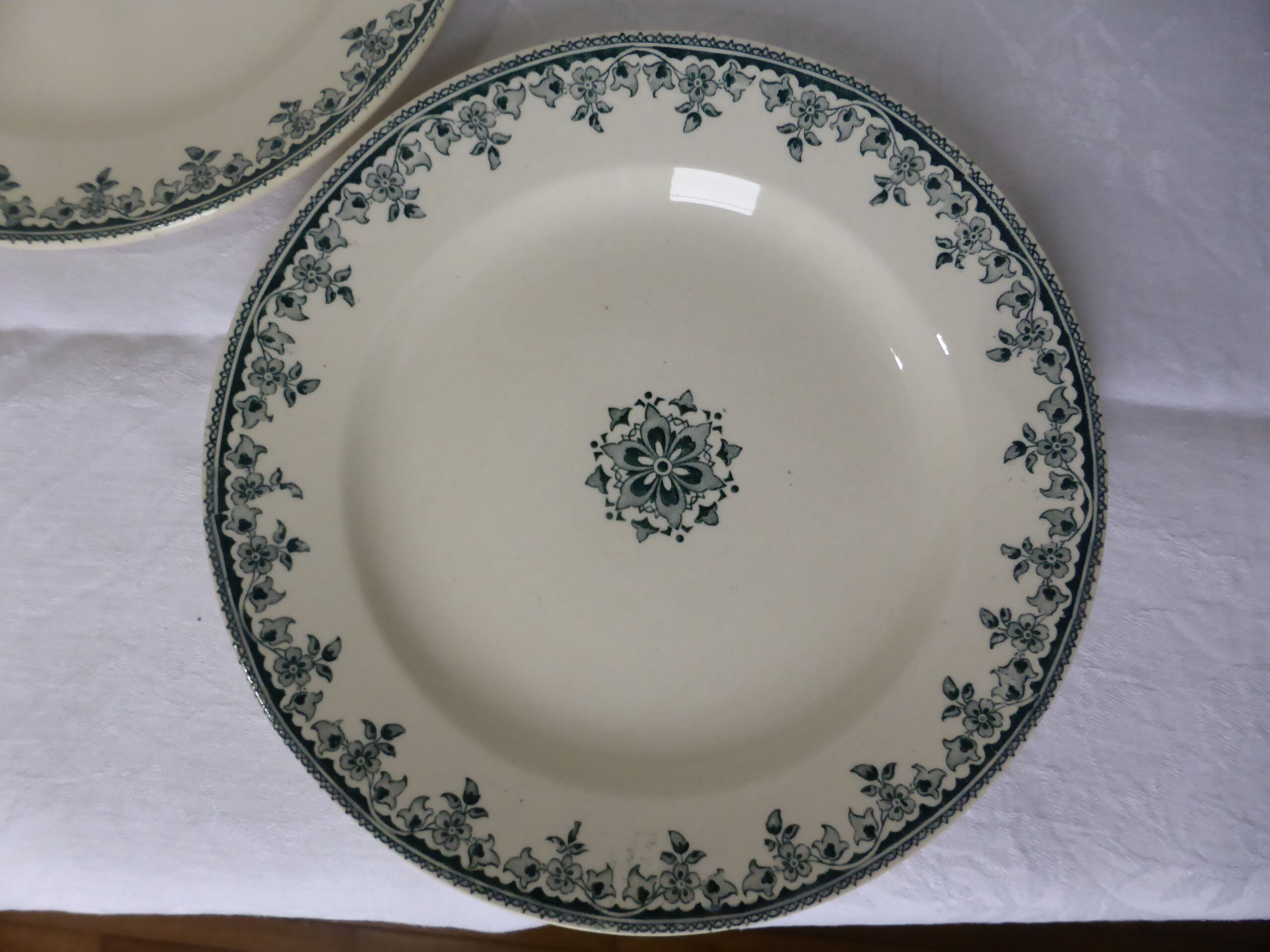 3 vintage flat plates in iron earth from HBC model Gagny