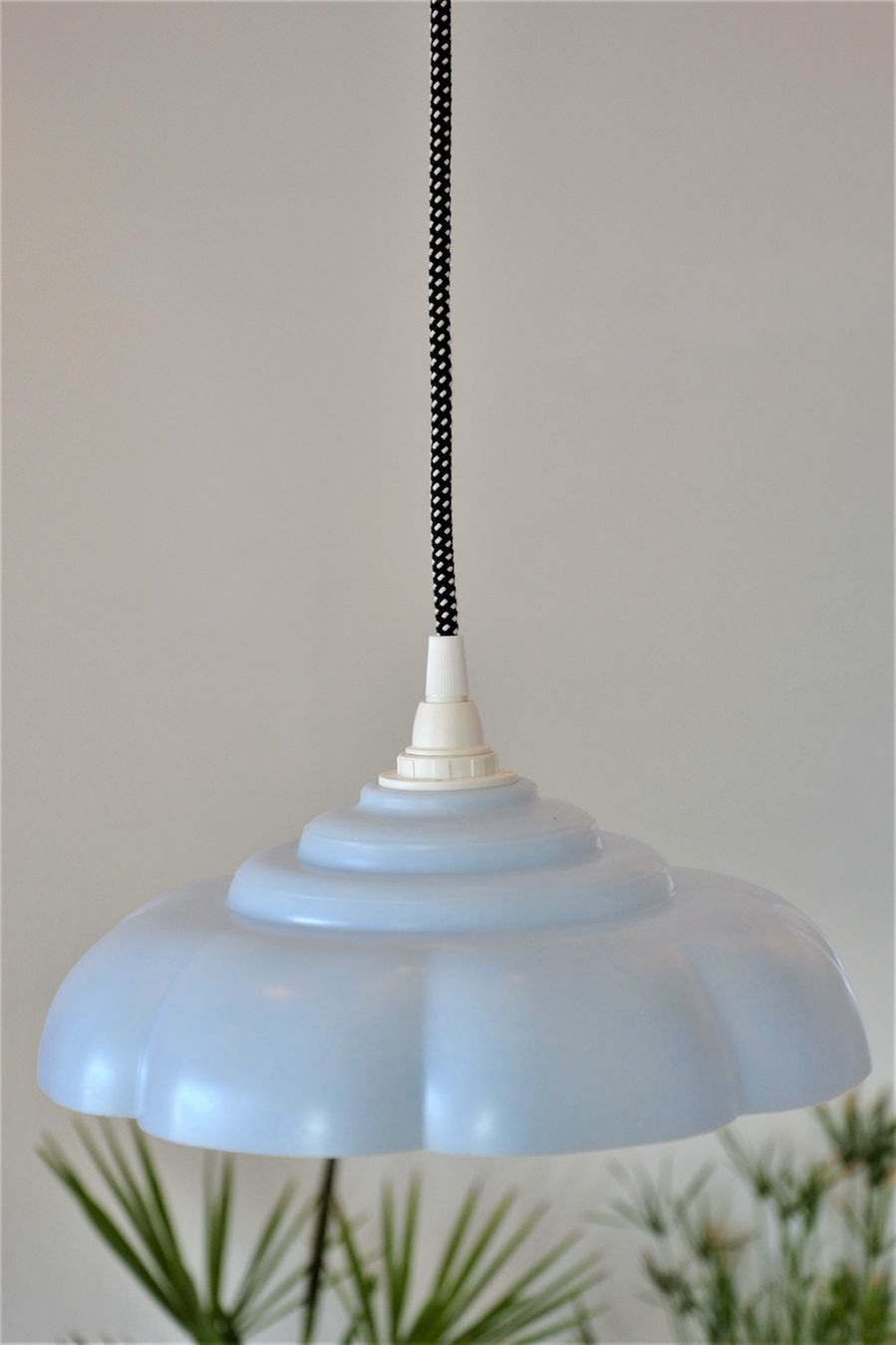 Blue suspension shaped flower and socket E14