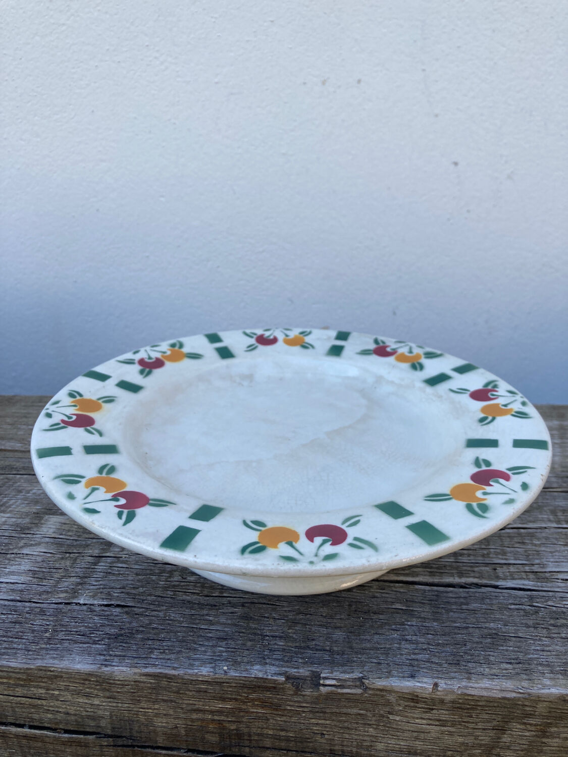 Compotier en céramique Gien blanc à motifs de fruits
