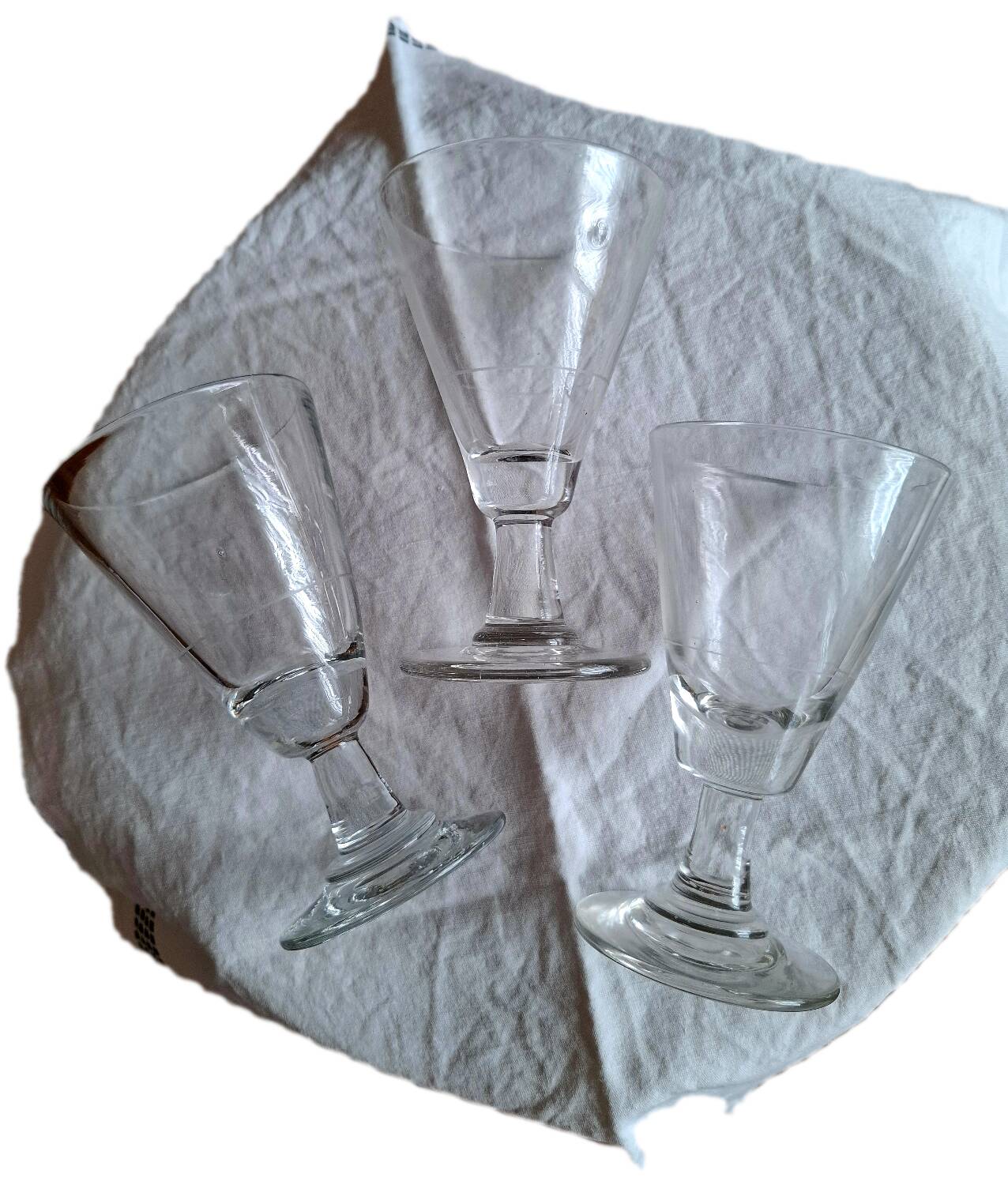 Trois verres coniques à dose  (absinthe)