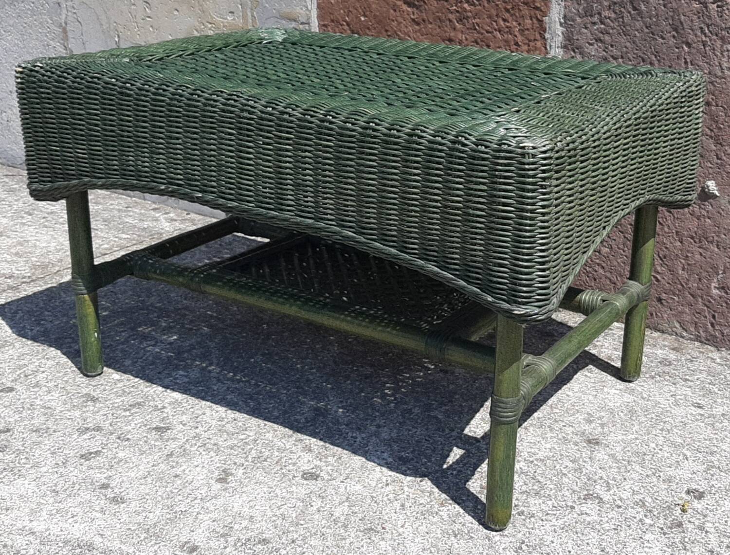Salon de jardin complet en rotin. (Sofa, fauteuils x 2, table basse)