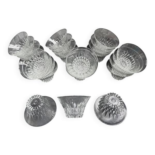 27 coupes à champagne pointes de diamant Duralex vintage
