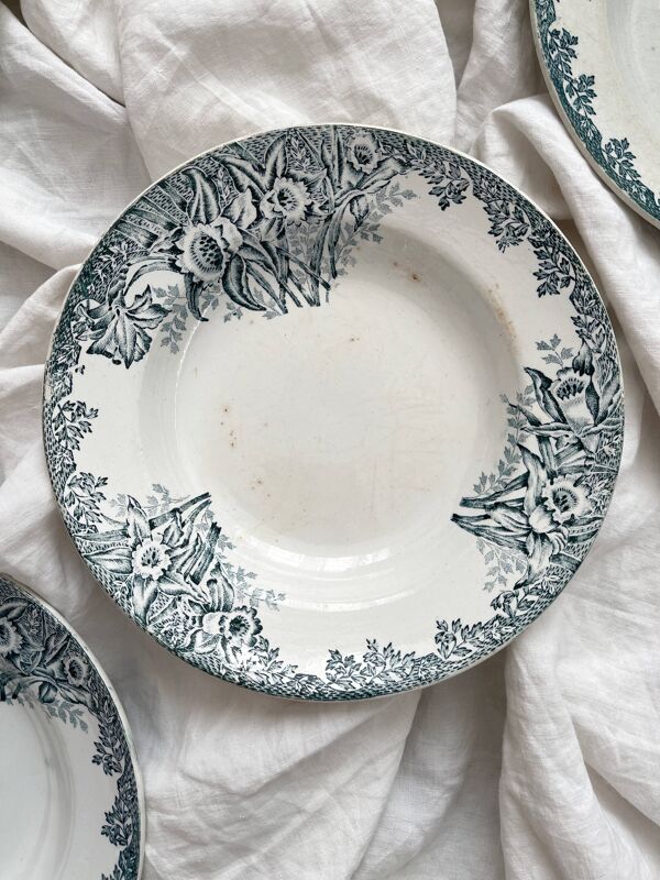 4 assiettes creuses en terre de fer ''Narcisse'' Saint Amand A. Lebacqz & M. Bouchart