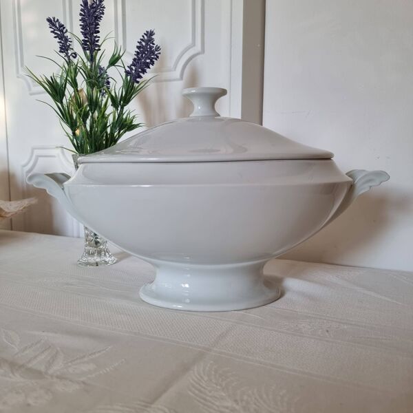 Soupière en porcelaine de Limoges, signée Coquet Design