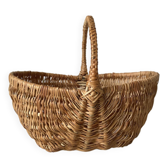 Woven wicker basket