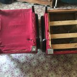 Deux fauteuils rouges