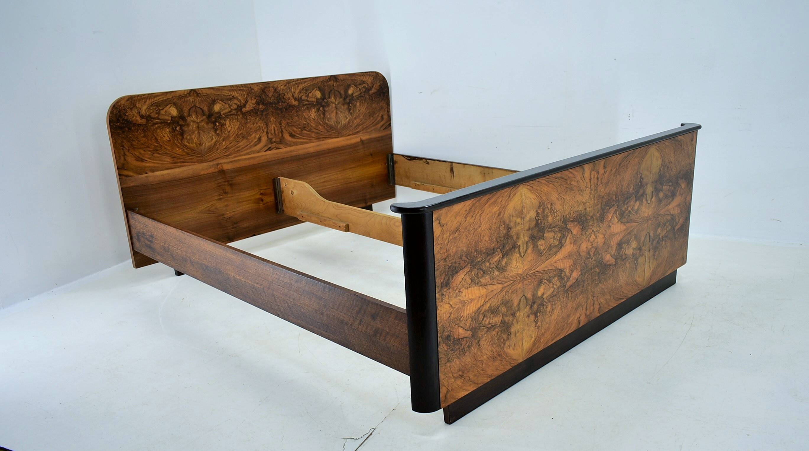 Art Deco double bed by Jindřich Halabala for Up Závody, 1945s