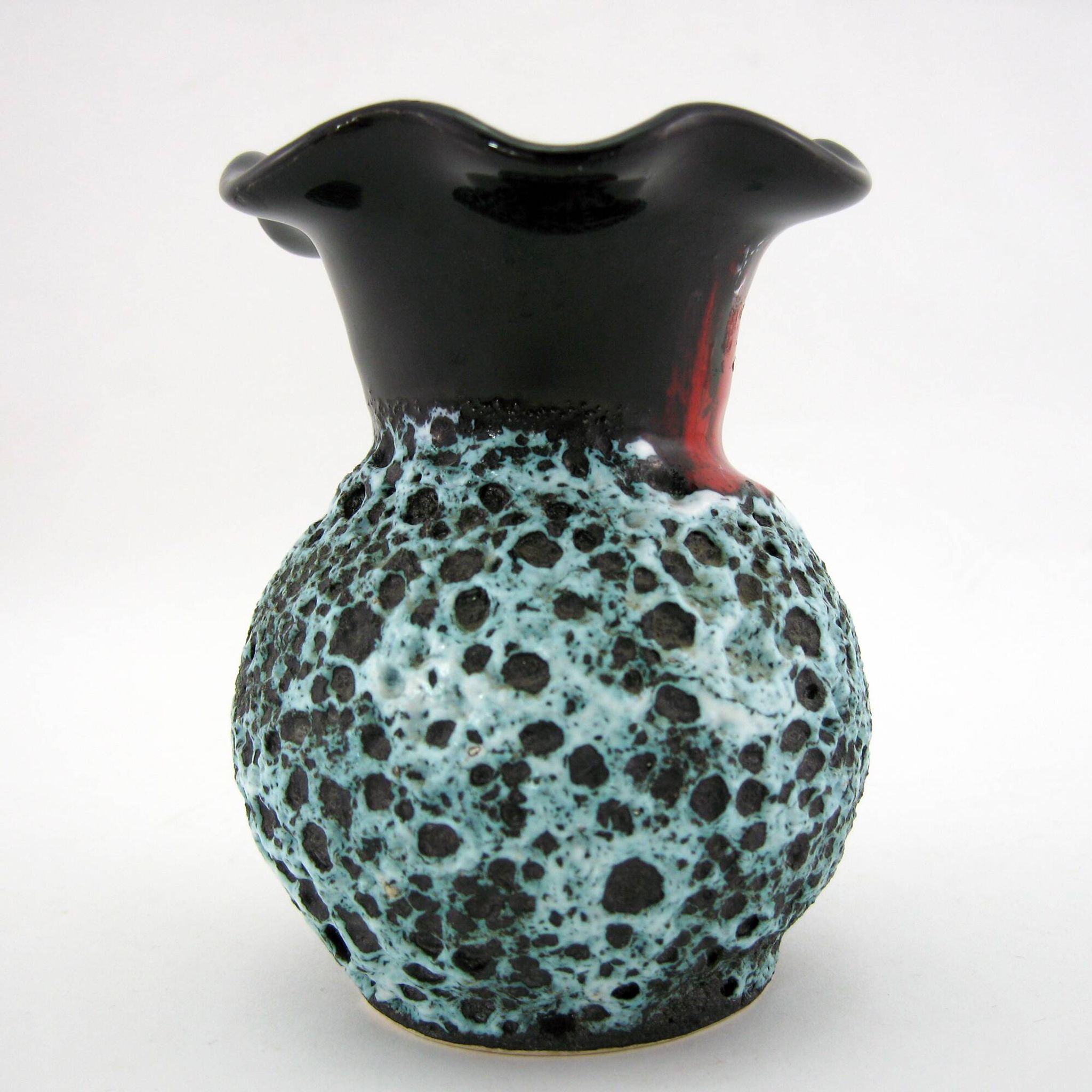 Small corolla vase in black, red and white Fat Lava ceramic - Panassidi Vallauris France - vintage