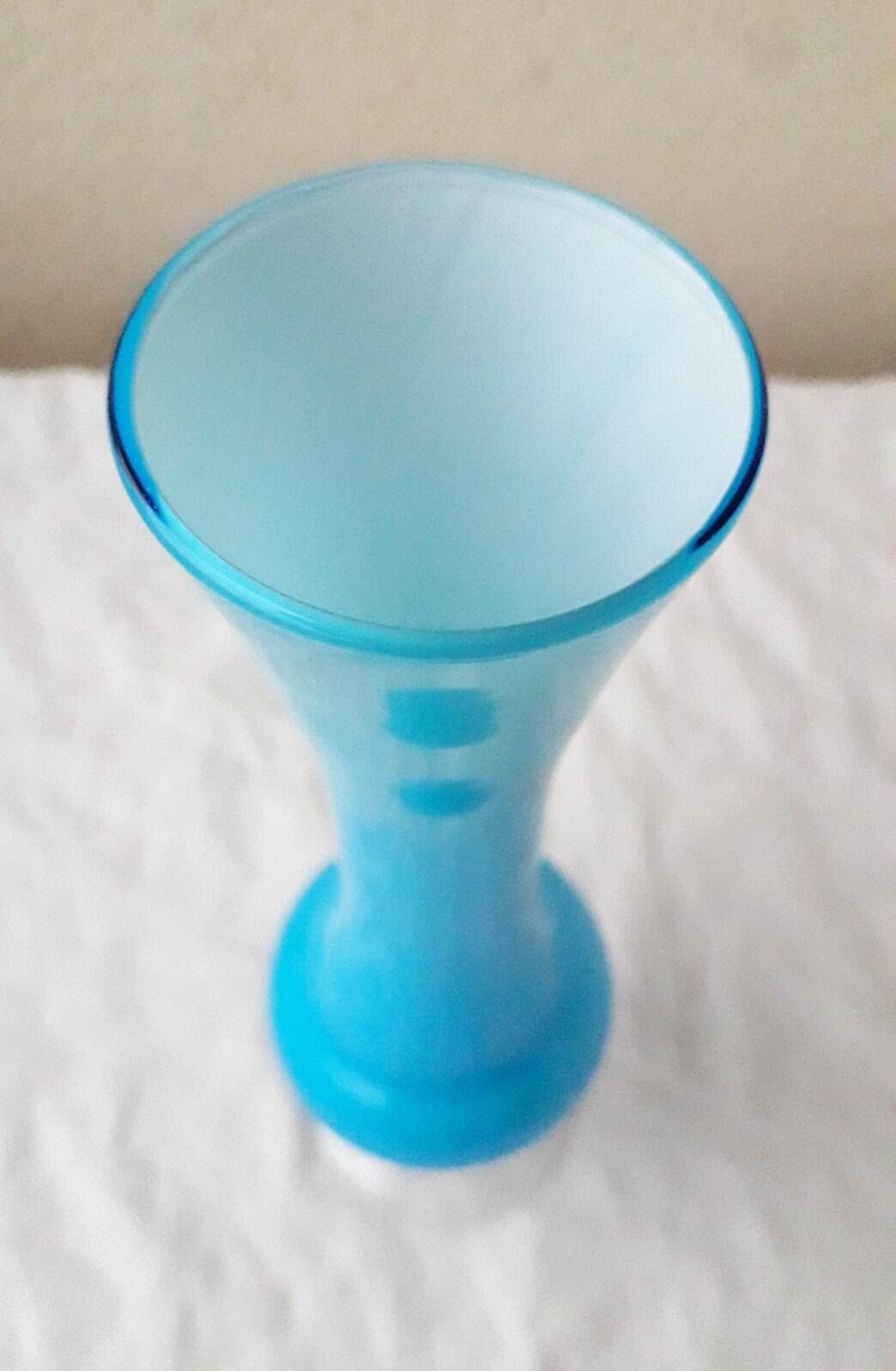 Vase bleu en opaline