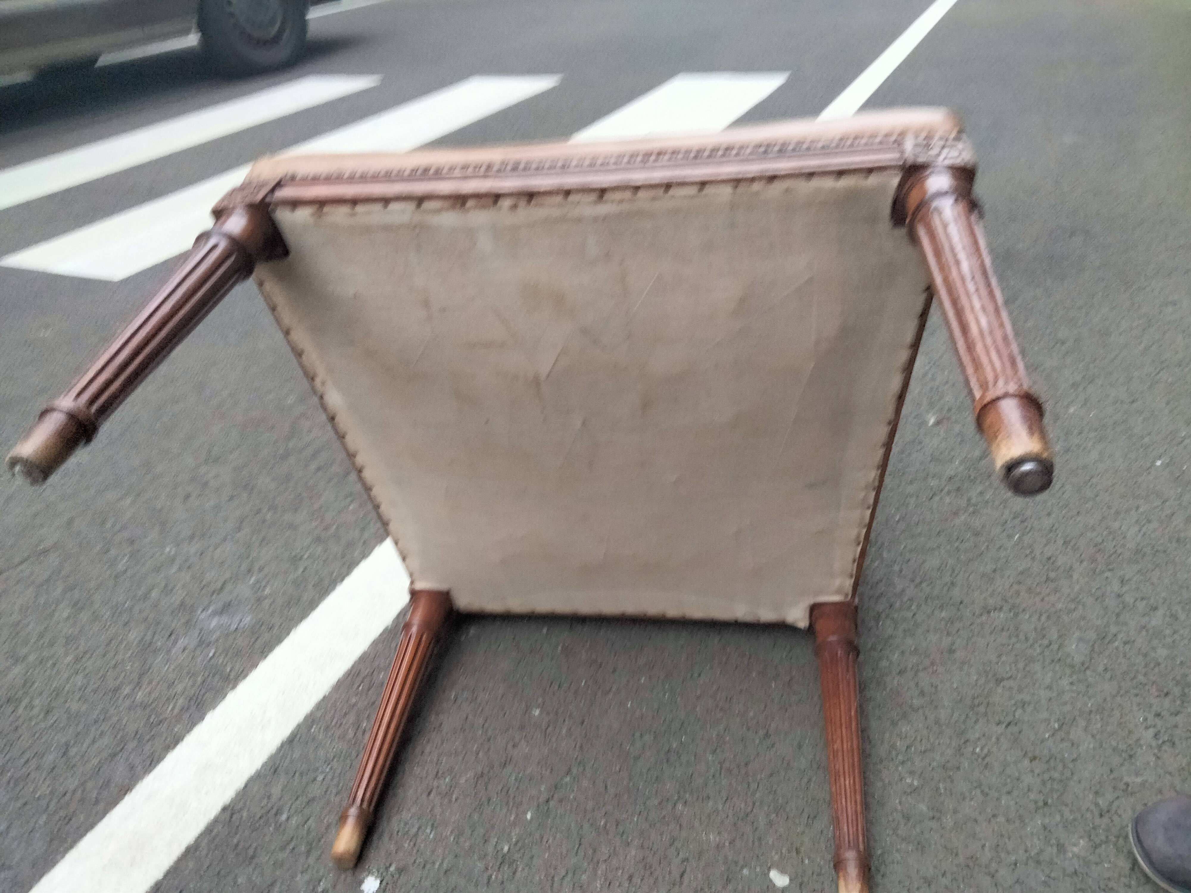Paire de fauteuils anciens style Louis XVl