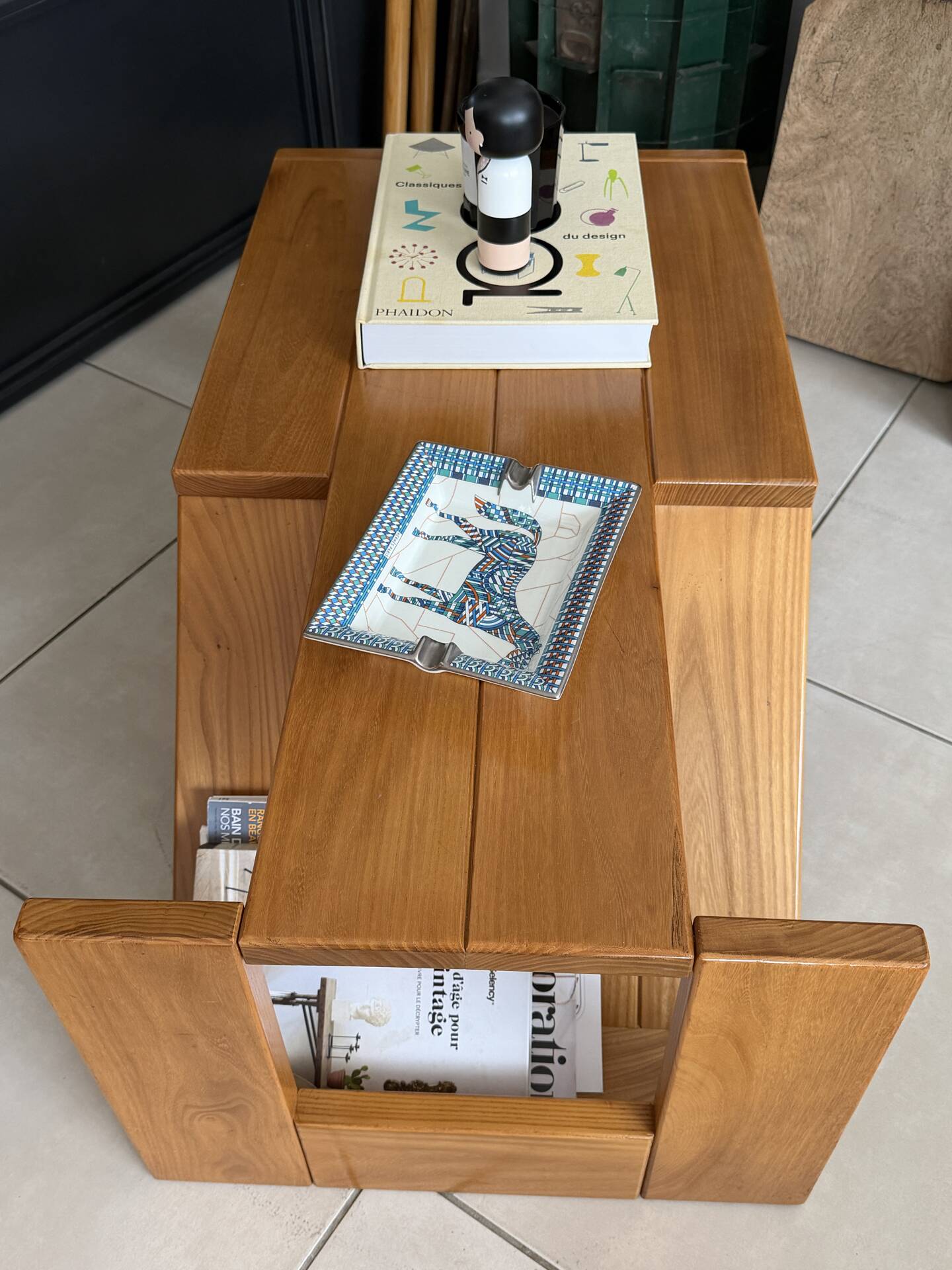 Brutalist coffee table in solid elm — Maison Regain (1970s)