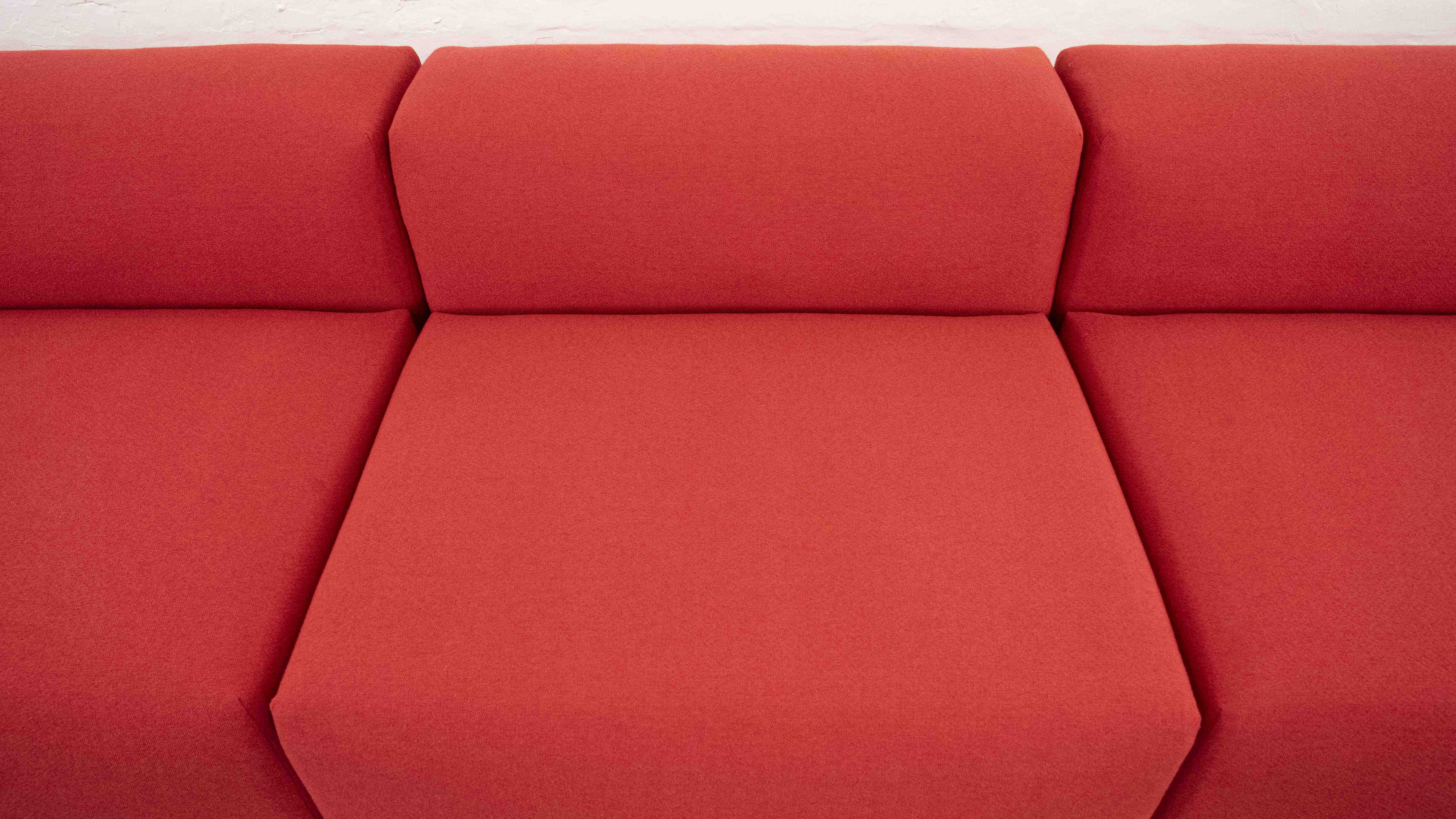 Vitra modular soft 5-seat sofa by Jasper Morrison in red Fabric