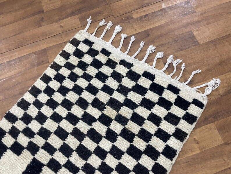 Handmade traditional Berber rug size 150 x 250 cm