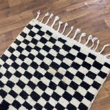 Handmade traditional Berber rug size 150 x 250 cm