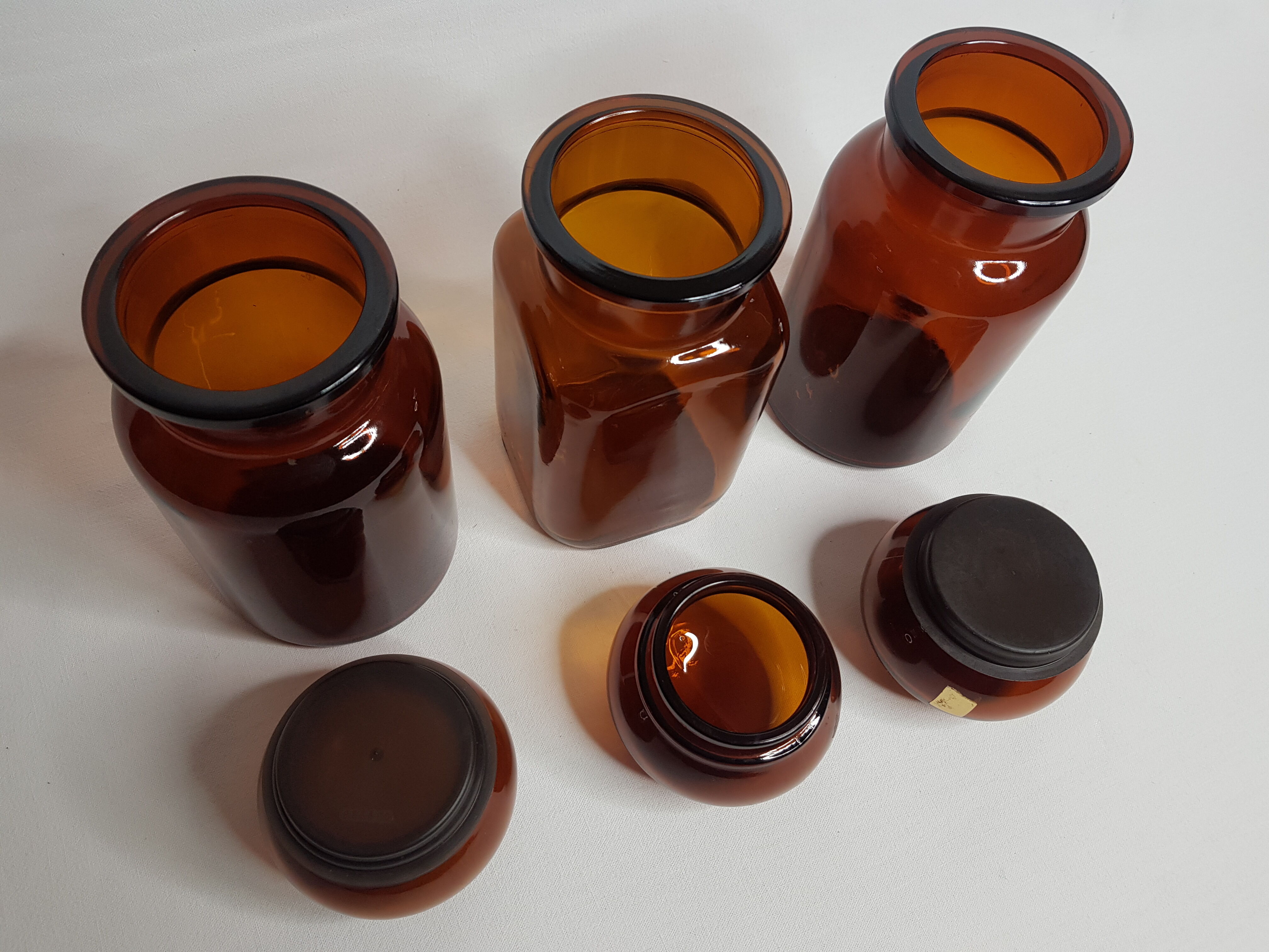Ensemble de trois pots à café vintage en verre ambrés