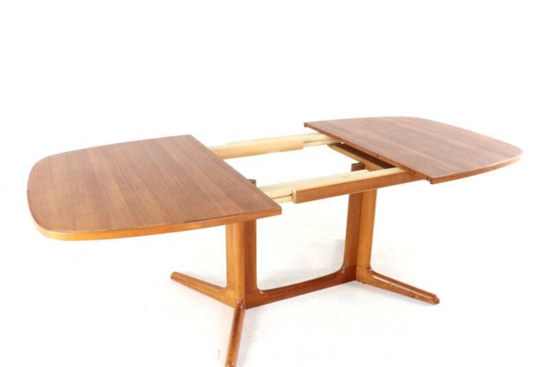 Large oval extendable dining table Gudme Danish design in teak - restored