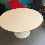 Melaminate tulip table by Eero Saarinen for Knoll