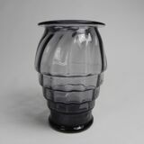Art Deco vase with twisted vertical bands, Doyen style, 1930s.