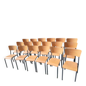 chaises d'écoliers