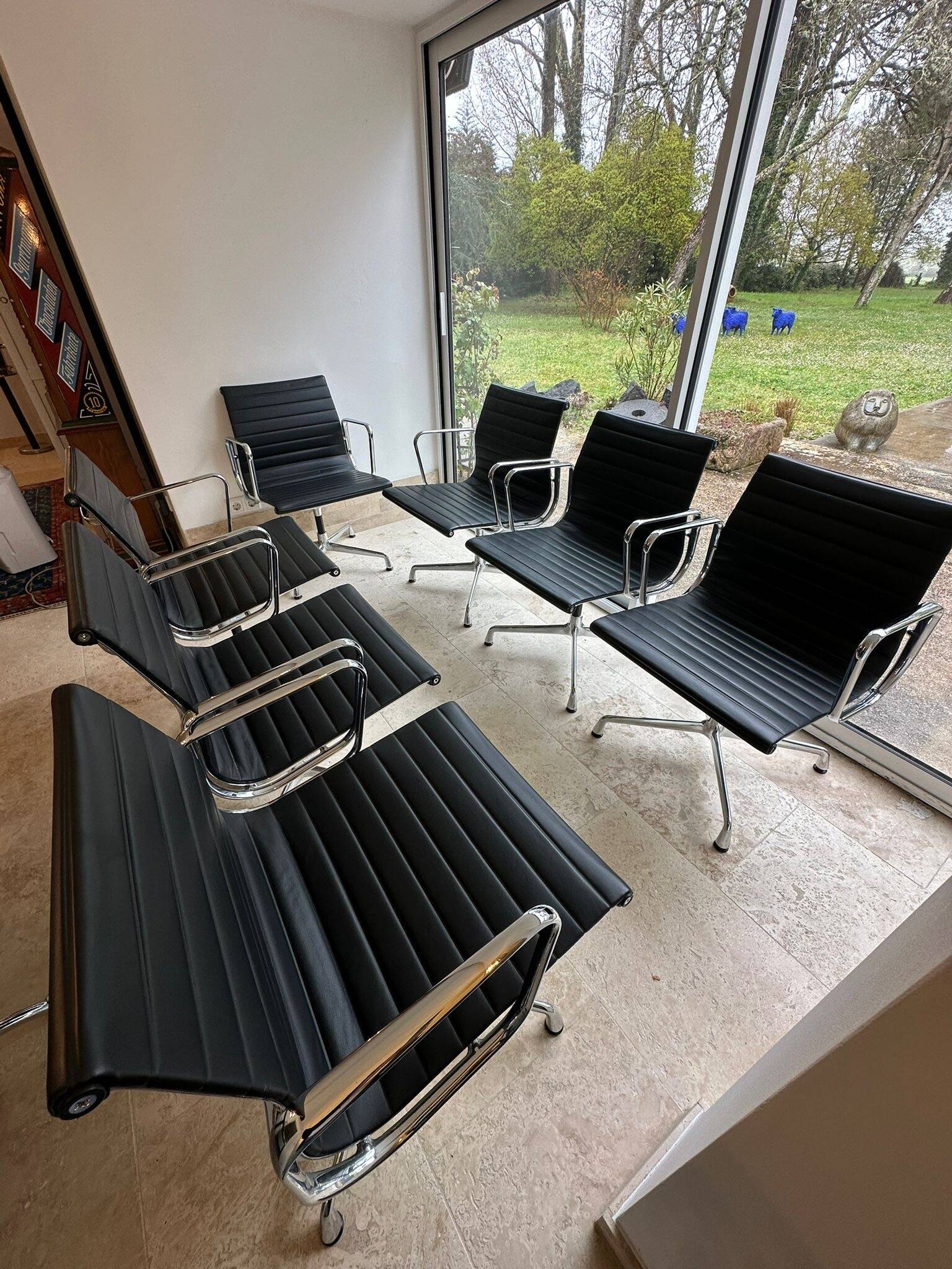 Vitra Aluminium Chair EA 107 Charles & Ray Eames