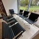 7 chaises en aluminium Vitra EA 107 Charles et Ray Eames
