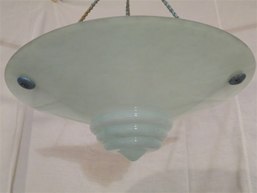 Clichy glass cacker suspension