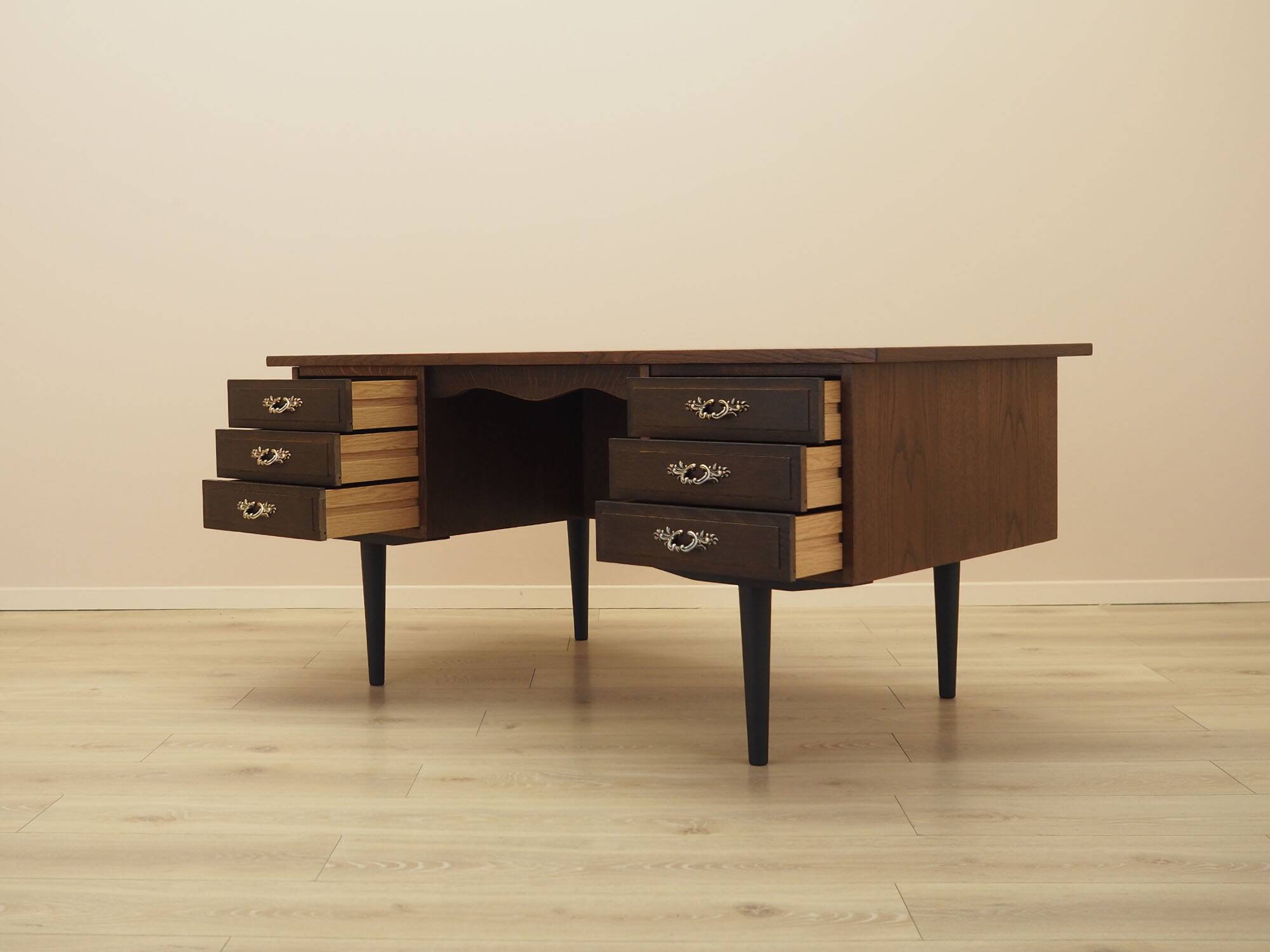Bureau en noyer danois avec tiroirs, années 1960