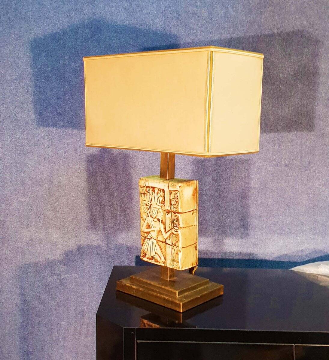 Vintage "Egyptomania" lamp in ceramic and patinated brass
