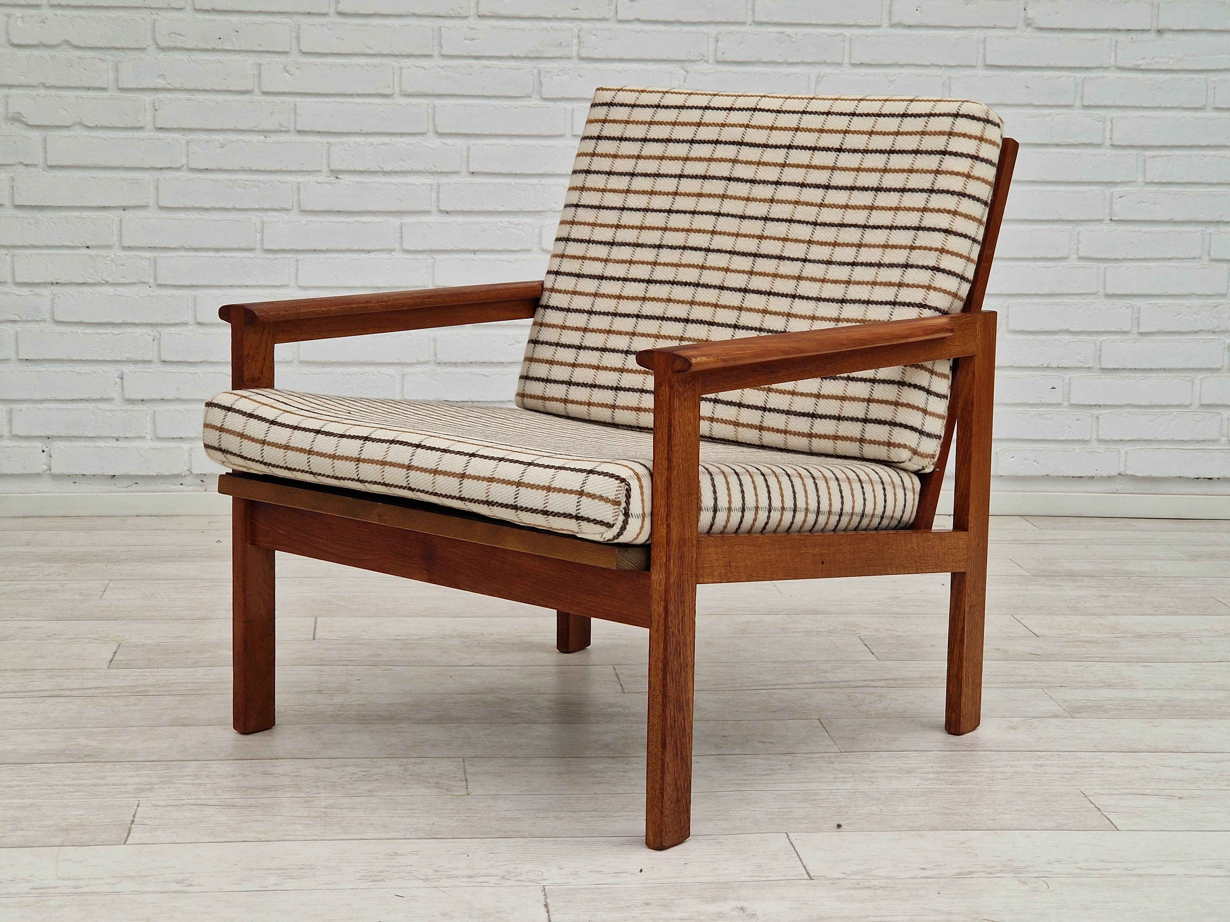 Années 1970, design danois par Illum Wikkelsø, modèle Capella pour Eliersen Møbler.