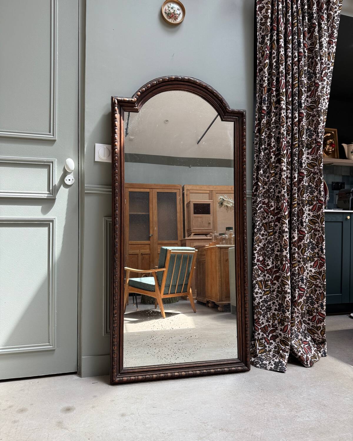 Grand miroir en bois perlé