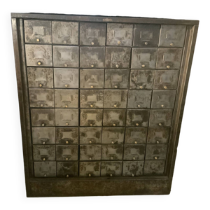 Meuble à tiroirs en