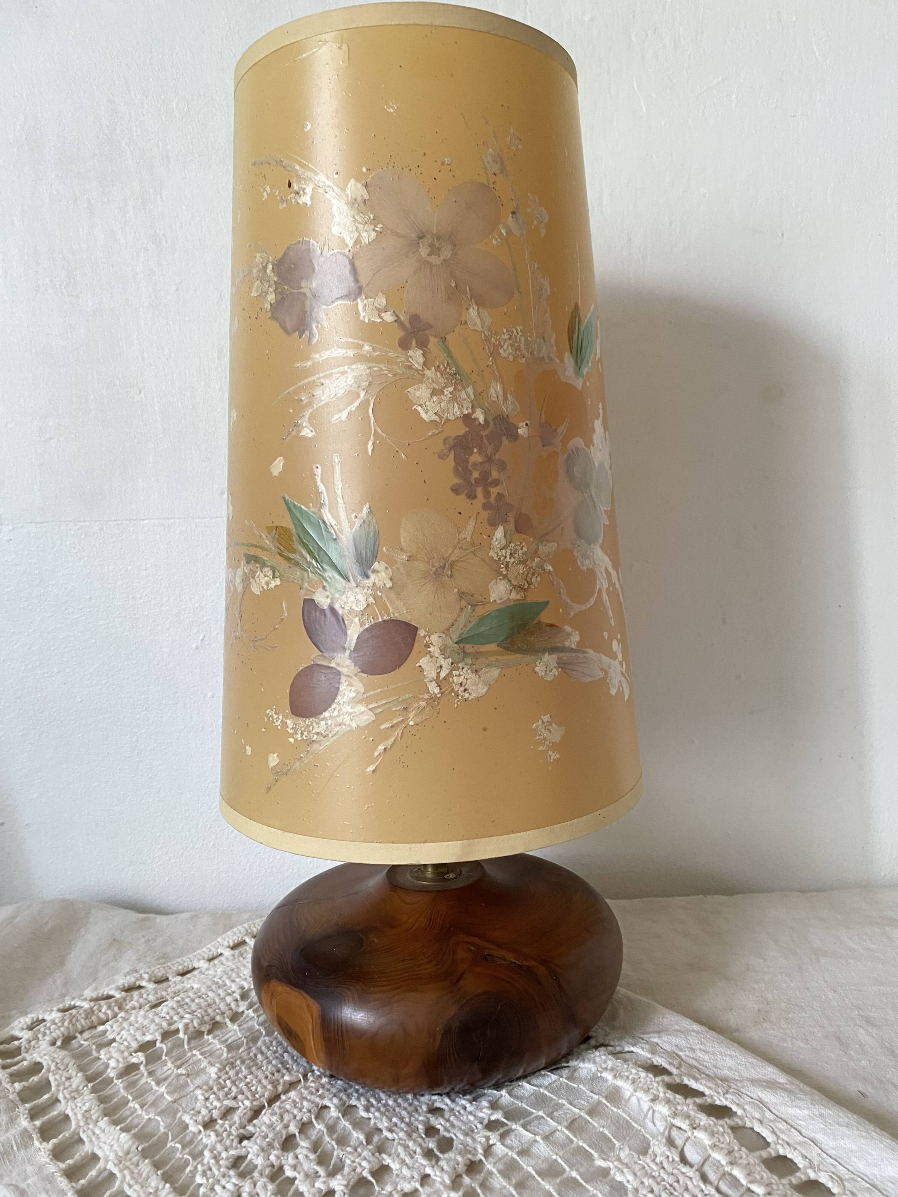 Vintage lamp with wooden base, 44 cm