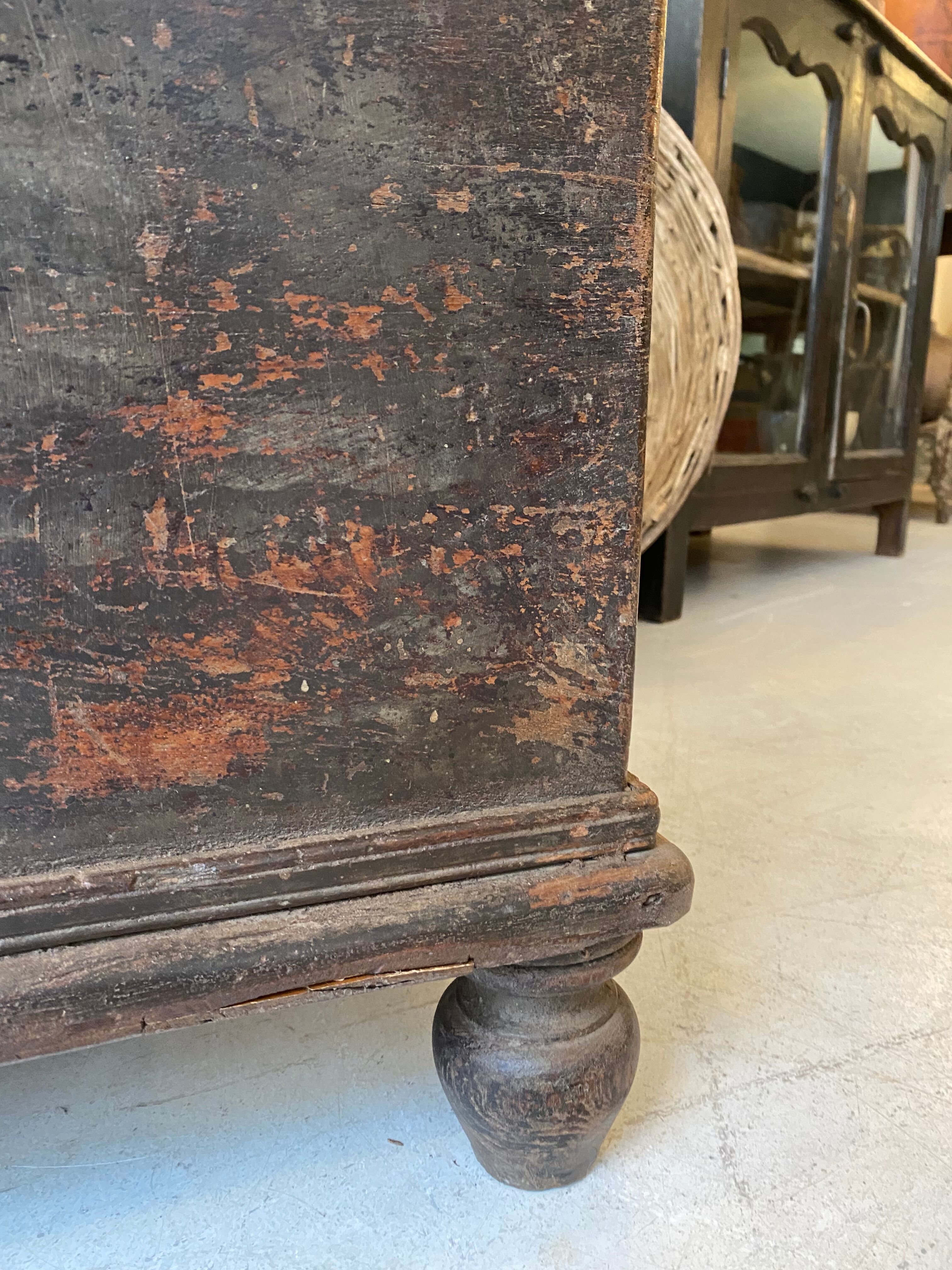 Traditional Indian chest of Rajasthan - Late XIXth teak