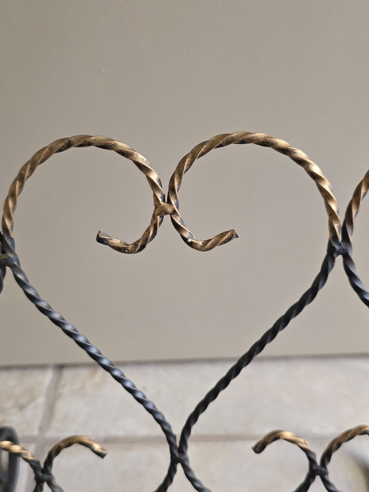 Vallauris magazine rack "la Grange", tiled and wrought iron
