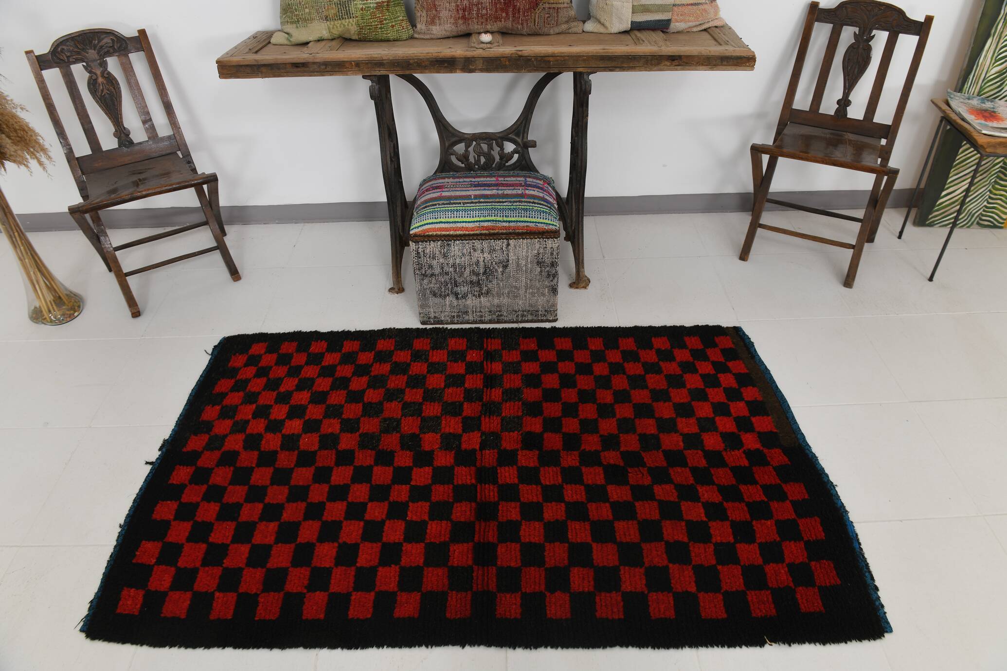 3x6 Red Black Checkered Wool Vintage Rug, 107x180Cm SK 70252