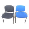 2 chaises empilables de tissus noir et bleu