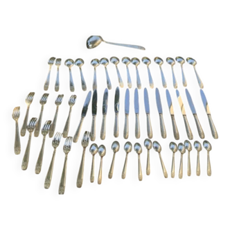 Ménagère composée de 49 pièces en metal argente, anciennes et collector