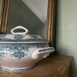 Old tureen or vegetable in Iron Earth Prima de Saint Amand