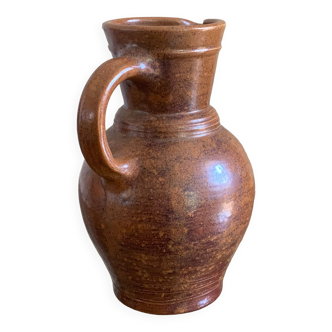 Sandstone pitcher