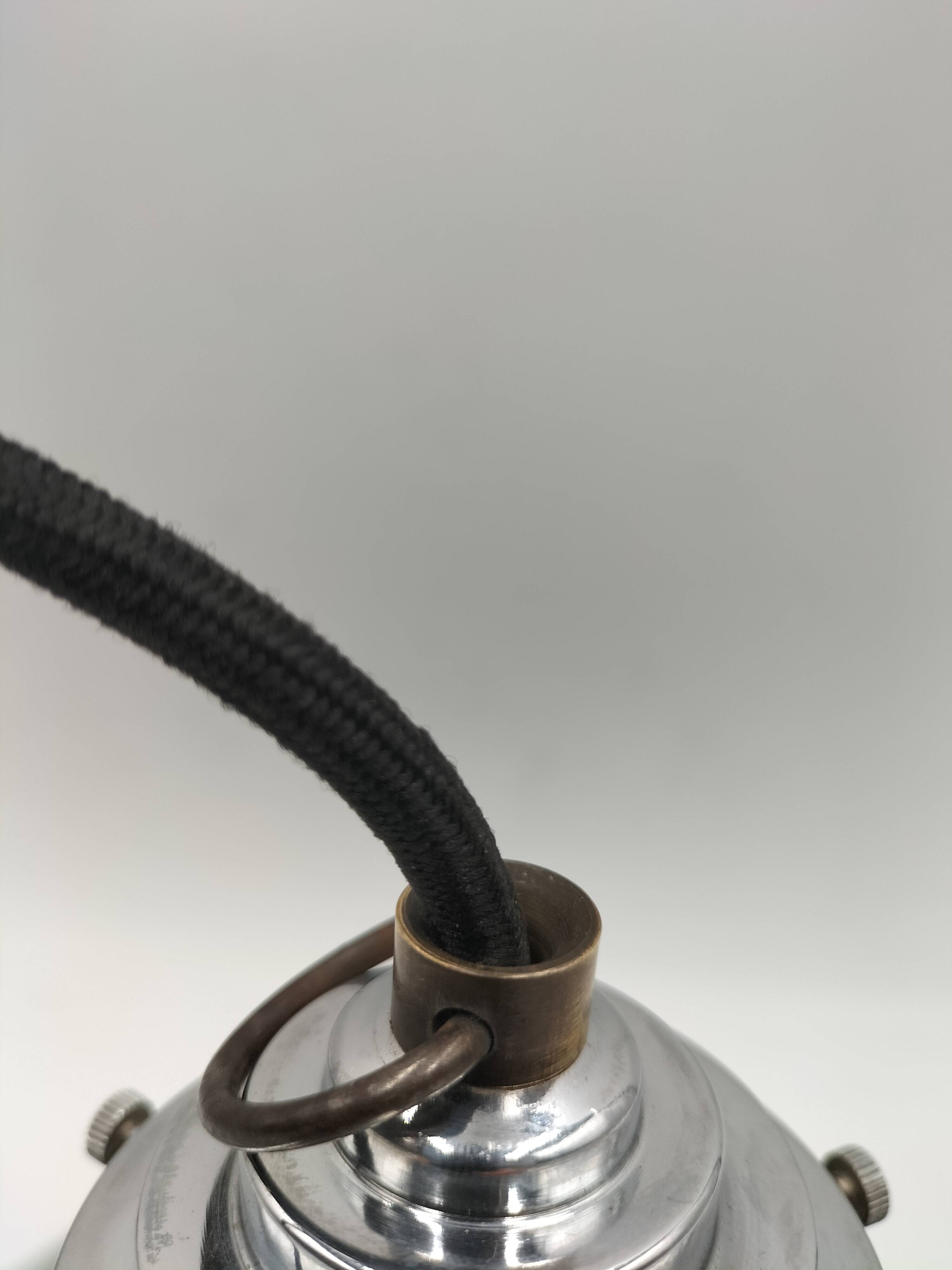 Green opaline cone suspension